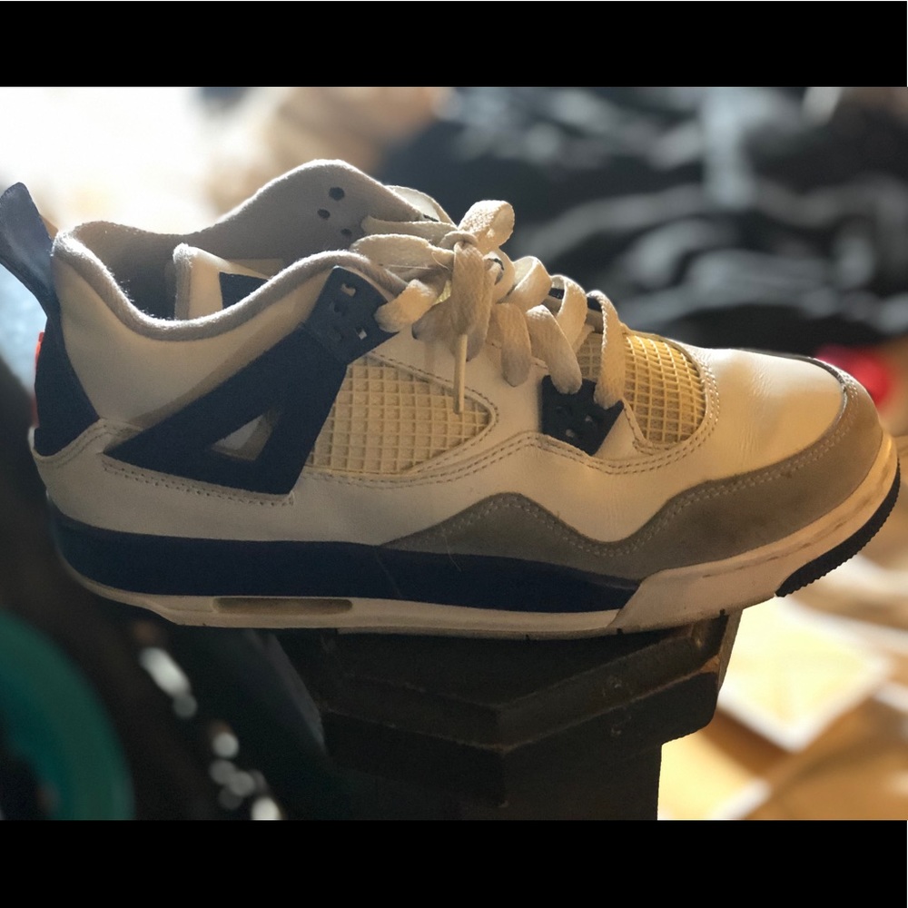 Jordan 4s